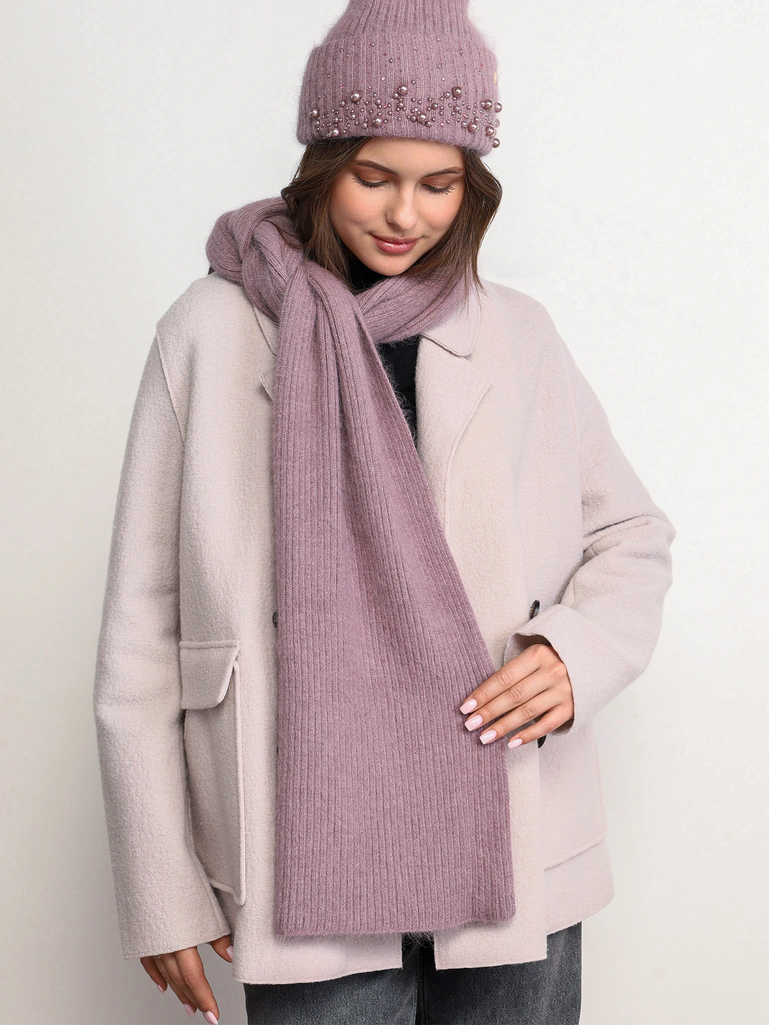 Шарф с декоративной нашивкой в ассортименте